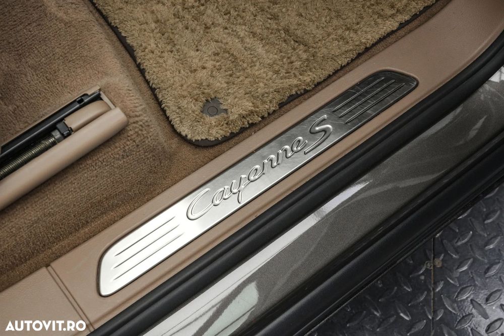 Porsche Cayenne - 22