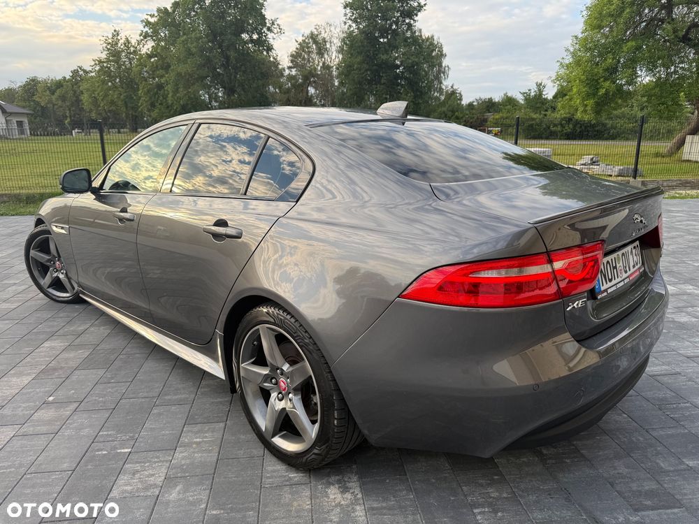 Jaguar XE 2.0 D R-Sport - 11