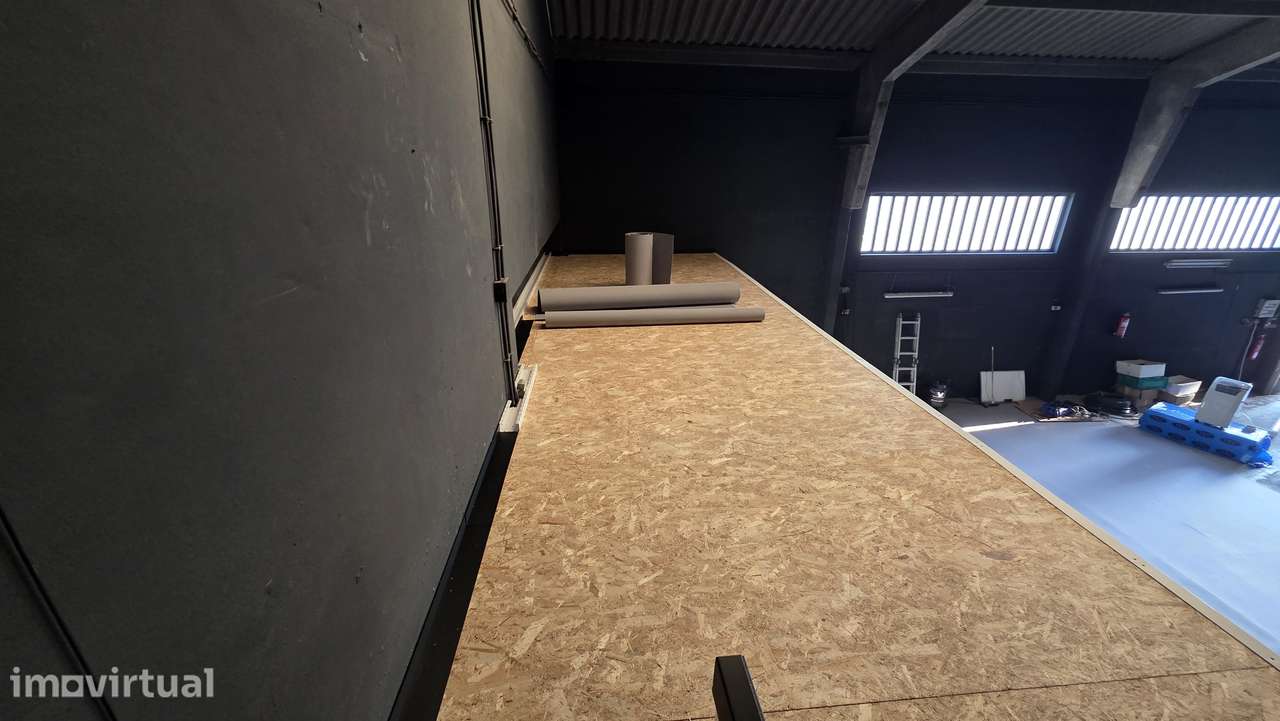 Armazém 400m² c/ acesso TIR e pé-direito alto — Milheirós, Maia - Grande imagem: 5/8