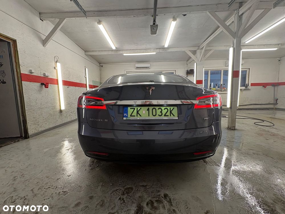 Tesla Model S - 13