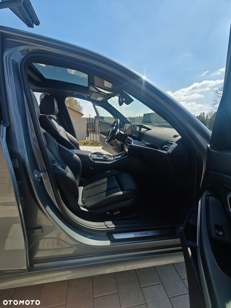 BMW Seria 3 330e M Sport - 17