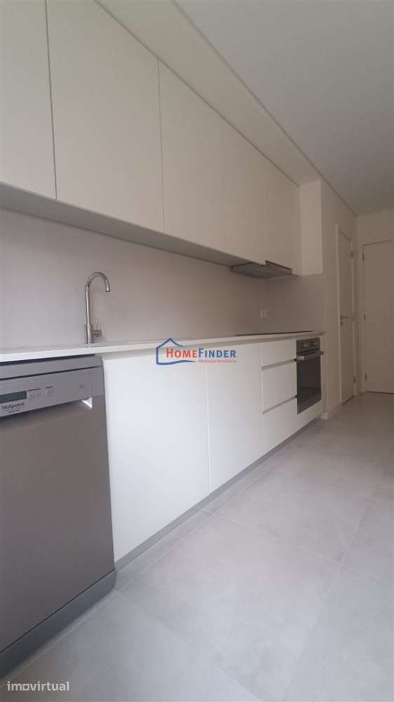 T3 Renovado no Centro de Braga com Suite, Garagem e Acabamentos Modern - Grande imagem: 4/26
