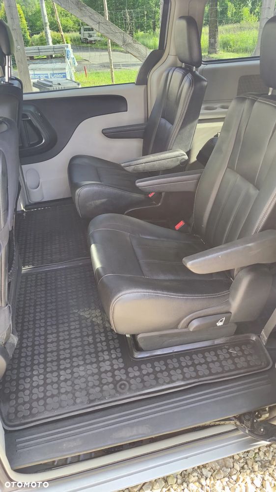 Chrysler Town & Country - 27