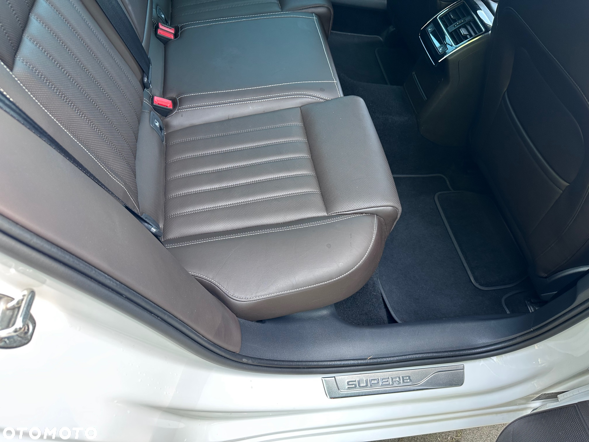 Skoda Superb 2.0 TDI L&K DSG - 23
