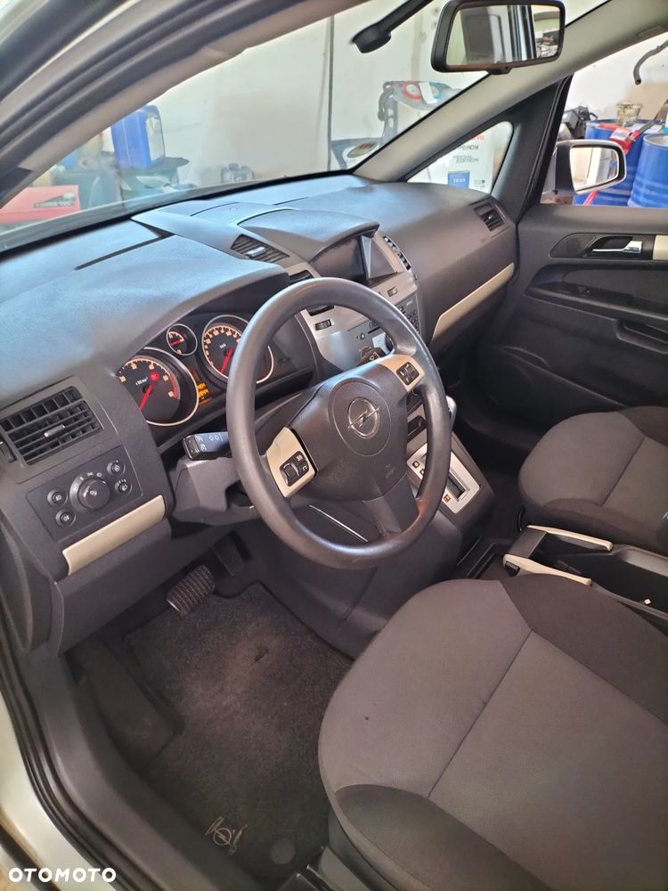 Opel Zafira - 10