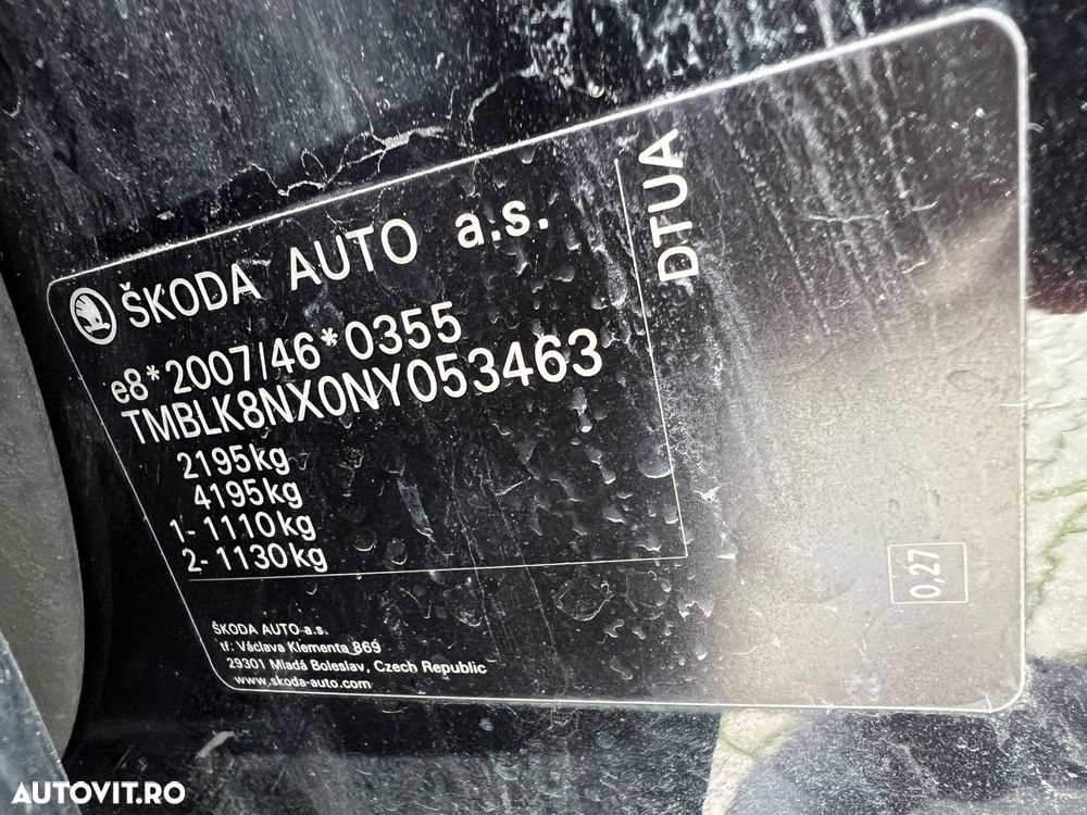 Skoda Octavia Combi 2.0 TDI DSG 4X4 Scout - 25