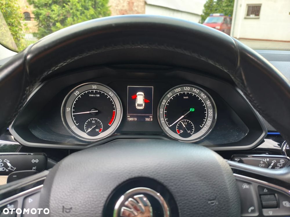 Skoda Superb 2.0 TDI L&K - 19