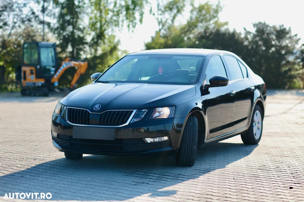 Skoda Octavia 1.6 TDI DSG Ambition - 1