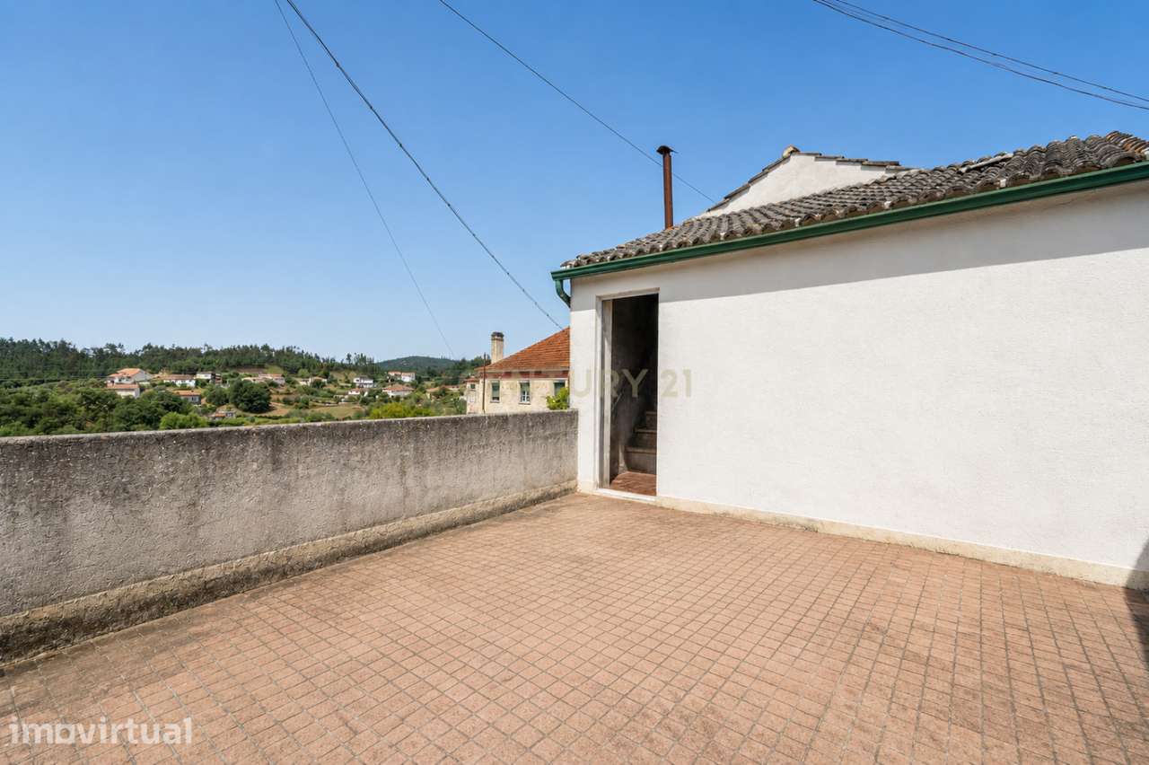 Moradia T4 para renovação com grande potencial, terraço e vistas boas - Grande imagem: 5/37