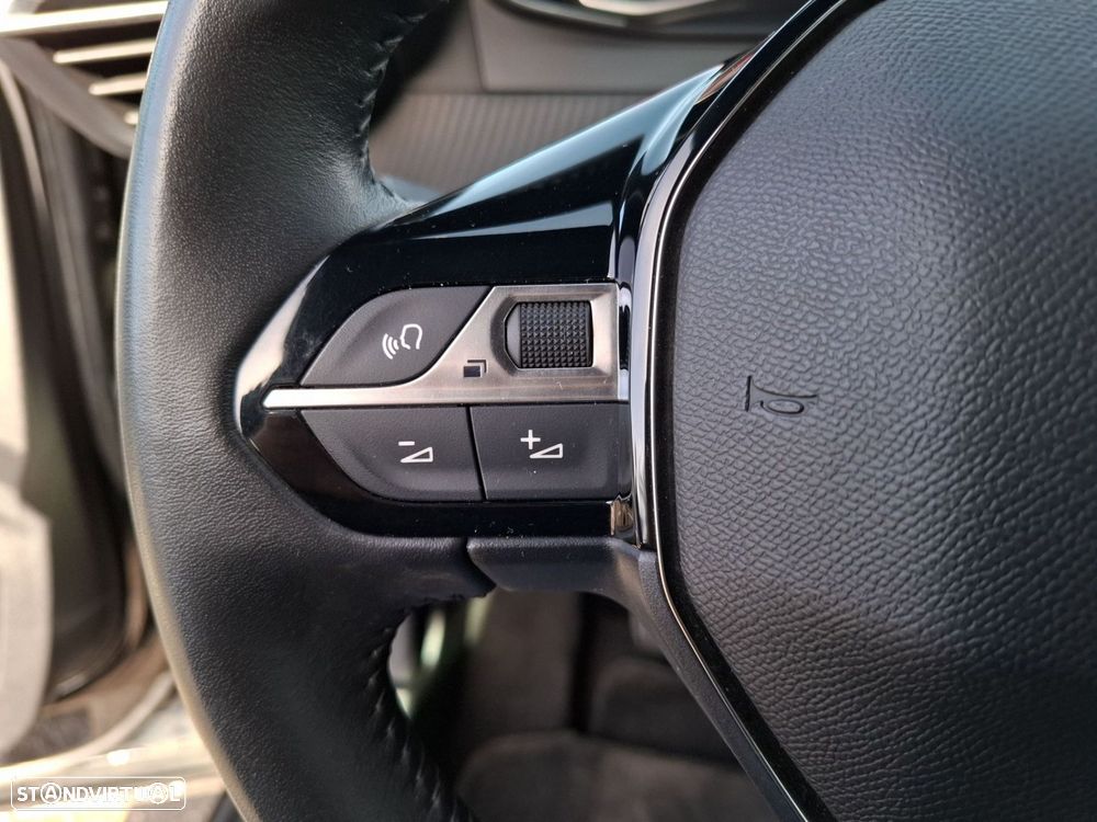 Peugeot 2008 1.2 PureTech Active - 16