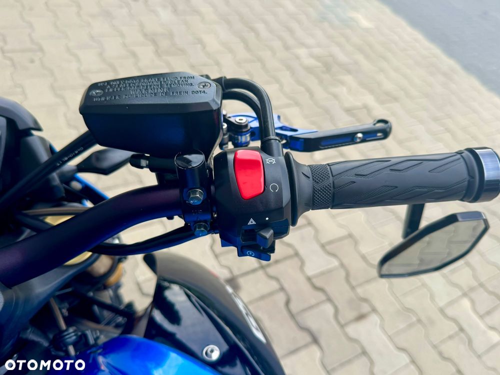 Suzuki GSX - 17