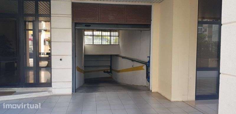 Lugar para Mota junto ao Metro da Quinta das Conchas - Lumiar - Grande imagem: 3/5