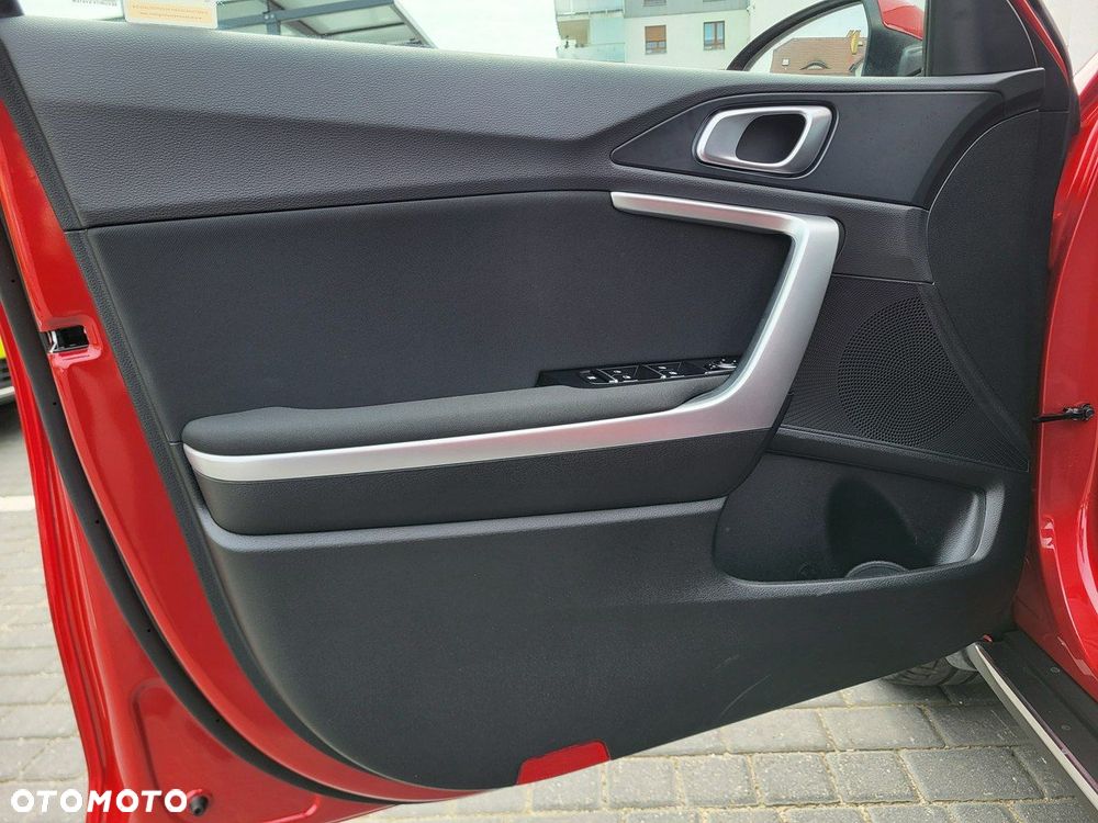 Kia XCeed - 10