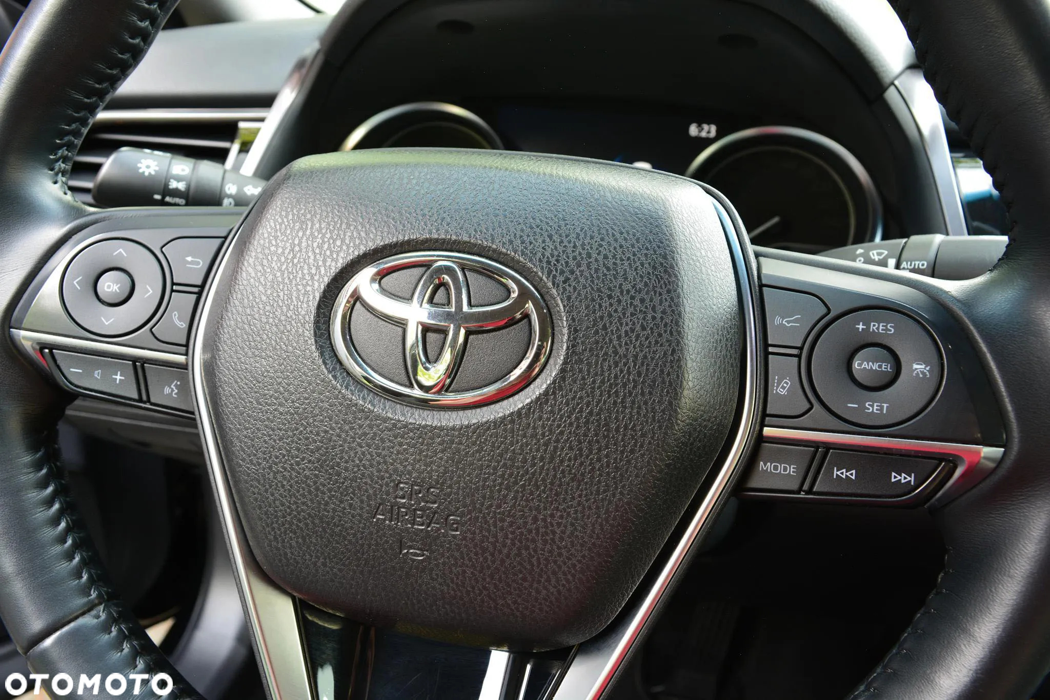 Toyota Camry 2.5 Hybrid Executive CVT - 28