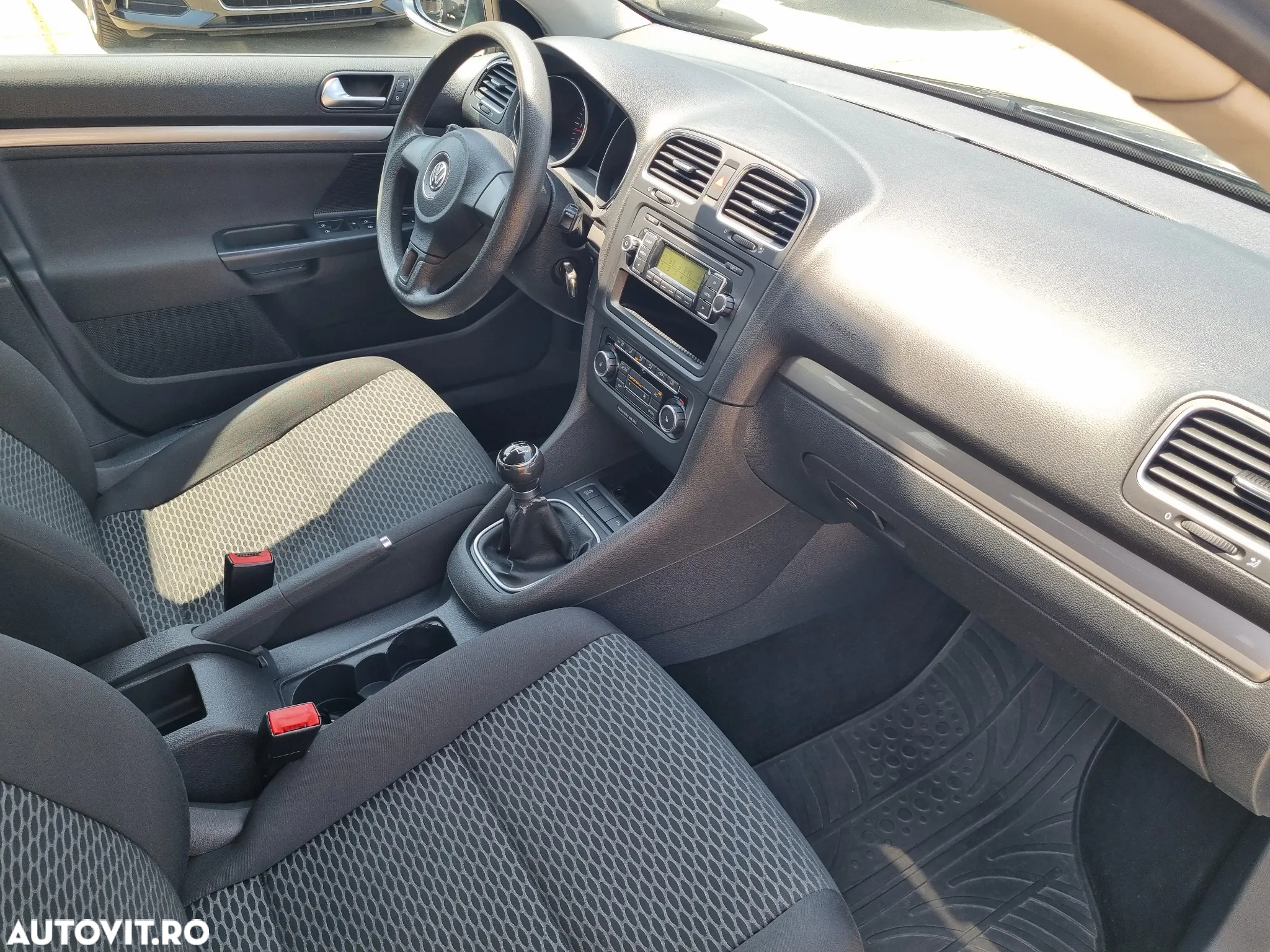 Volkswagen Golf 1.6 TDI BlueMotion Technology Comfortline - 14