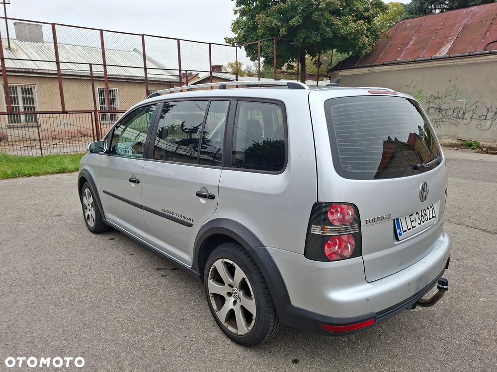 Volkswagen Touran - 5