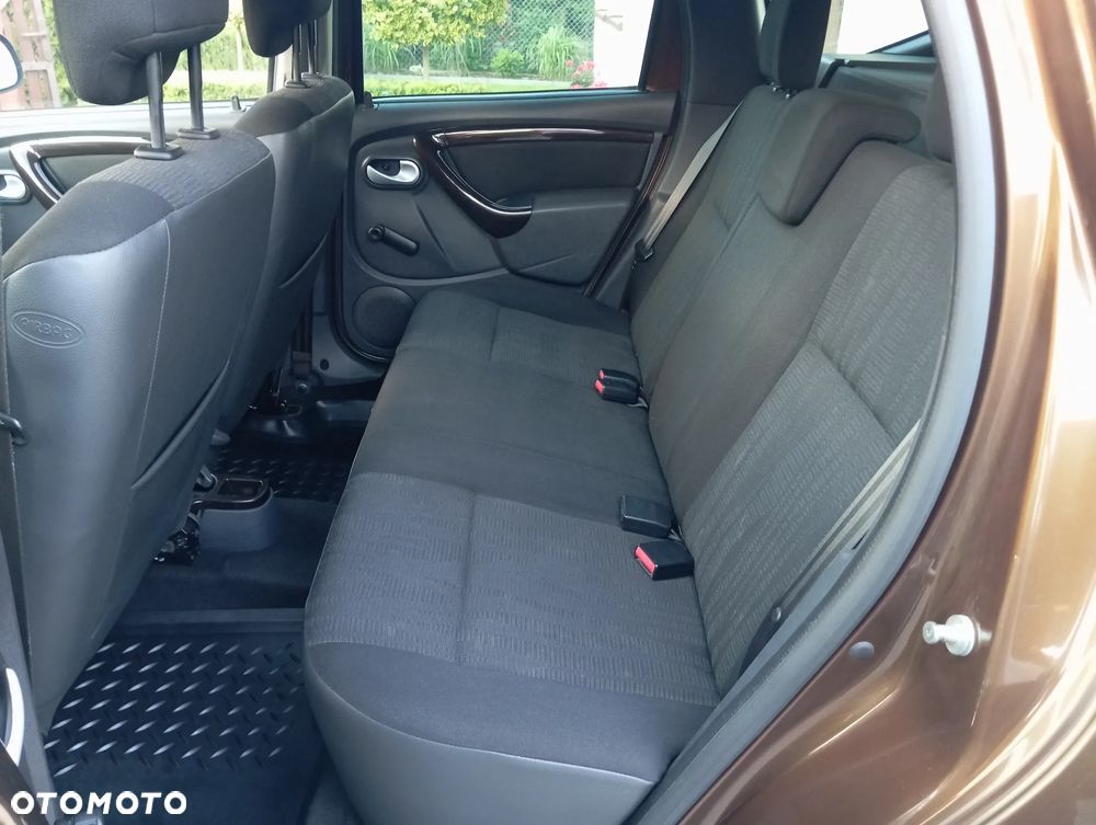 Dacia Duster 1.6 Laureate 4x4 - 37