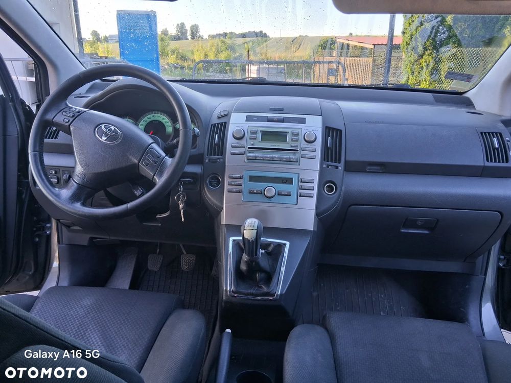 Toyota Corolla Verso 2.0 D-4D Terra 7os - 4