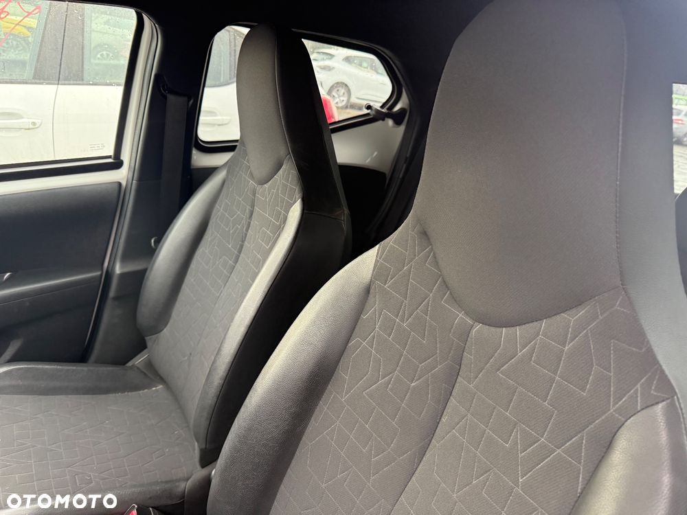 Toyota Aygo x-clusiv - 10