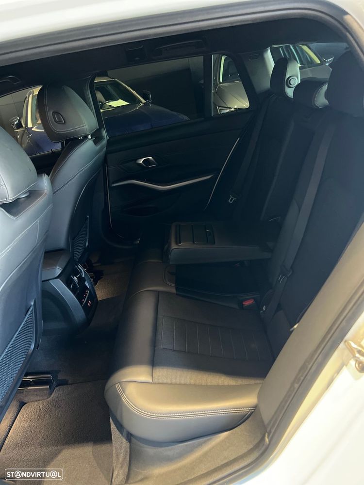 BMW 320 e Auto - 45