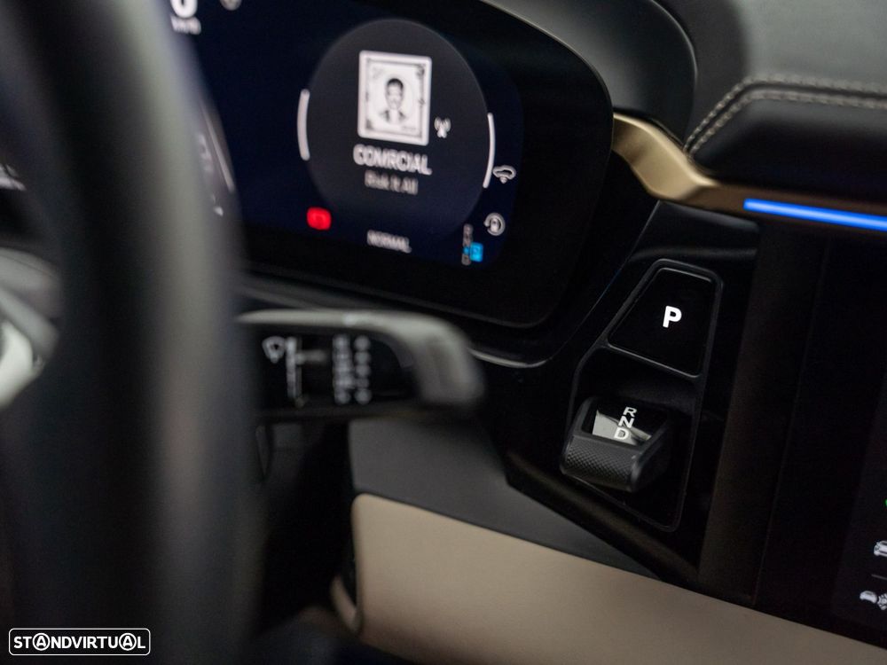 Porsche Macan Electric 4 - 38