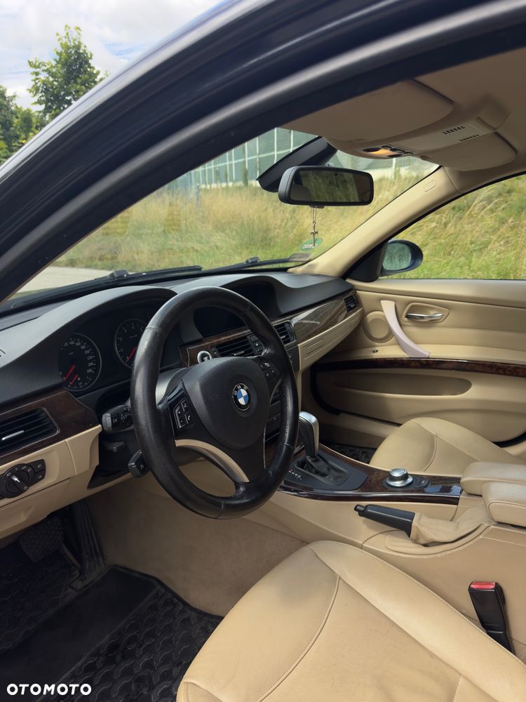 BMW Seria 3 325xi - 9