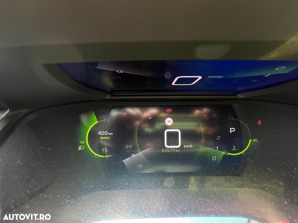 Peugeot 2008 1.2 L PureTech STT EAT8 Allure - 12