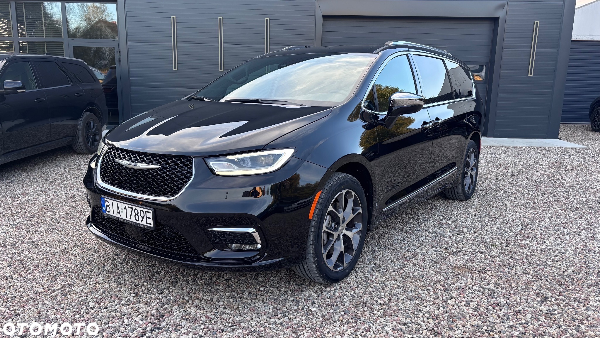 Chrysler Pacifica - 8