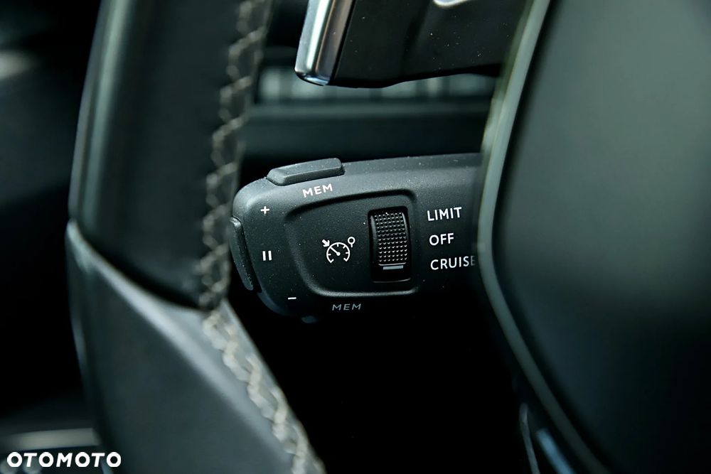 Peugeot 3008 1.2 PureTech Allure Pack S&S EAT8 - 34