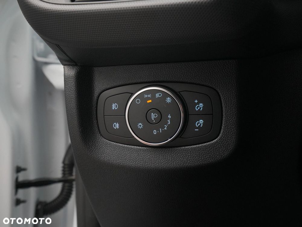 Ford E-Transit Courier Van 136KM Trend - 19