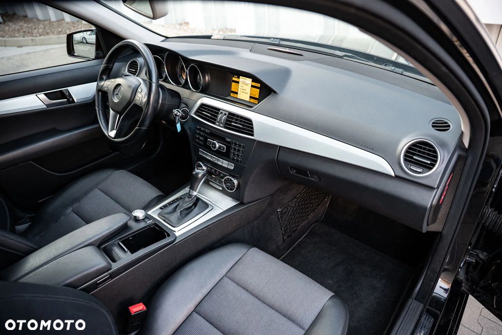 Mercedes-Benz Klasa C 220 CDI BlueEff 4-Matic Avantgarde - 25