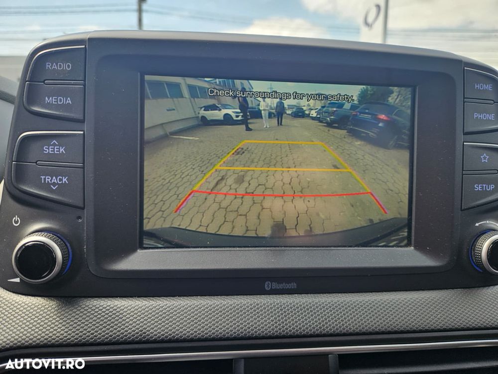 Hyundai KONA - 12