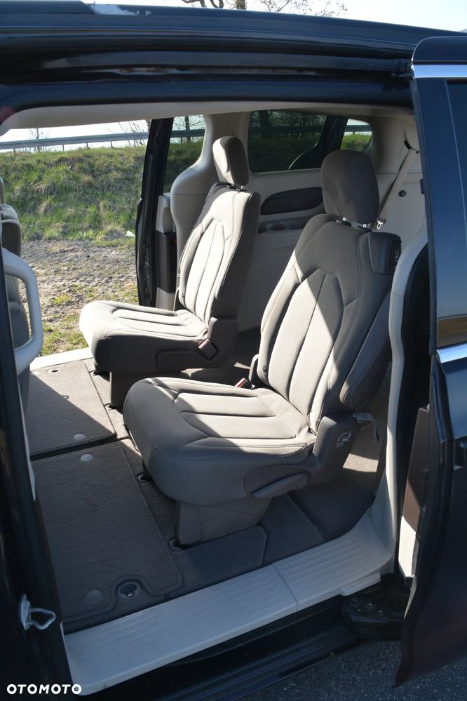 Chrysler Pacifica - 32