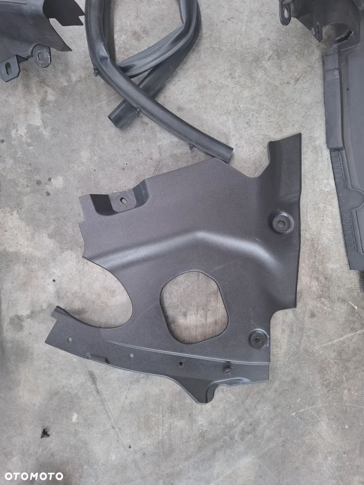 BMW X4 G02 oslony blotnik pas pod maska - 4