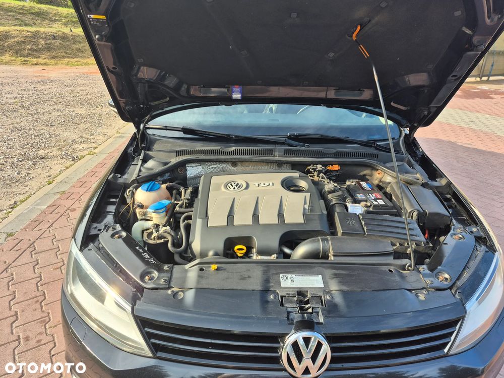 Volkswagen Jetta 1.6 TDI Trendline - 9
