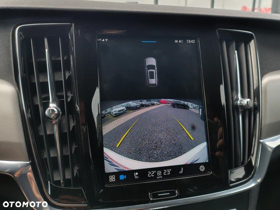 Volvo V90 Cross Country - 25