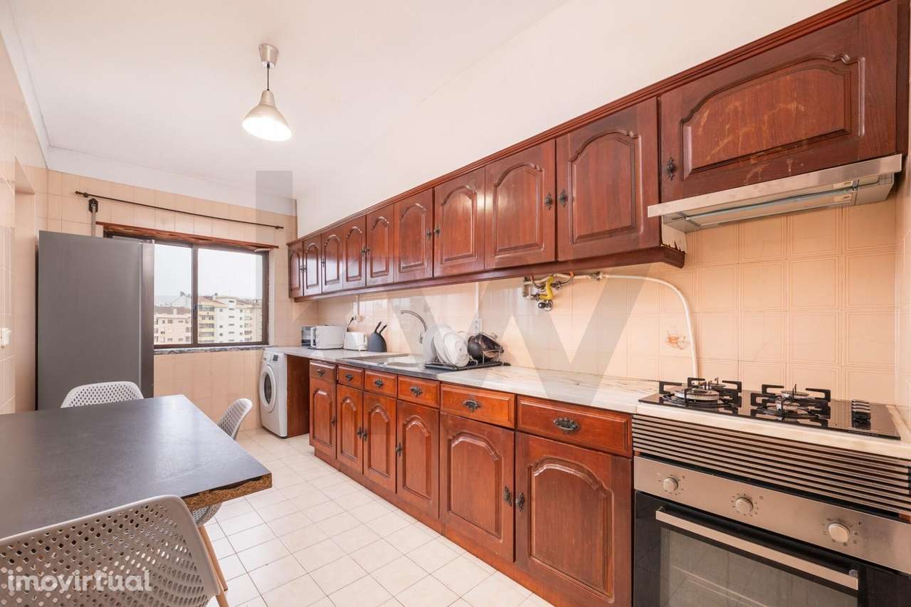 Apartamento T8 em Dúplex com garagem e duas entradas independentes | R - Grande imagem: 3/35