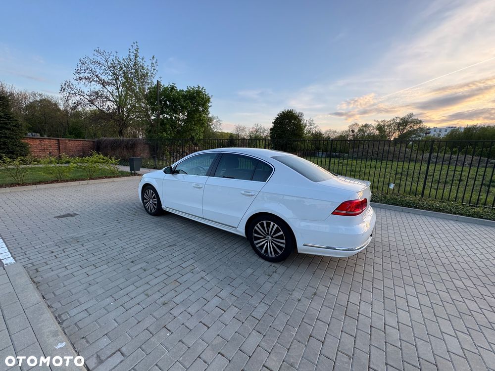 Volkswagen Passat 2.0 TDI Highline R-Style - 8