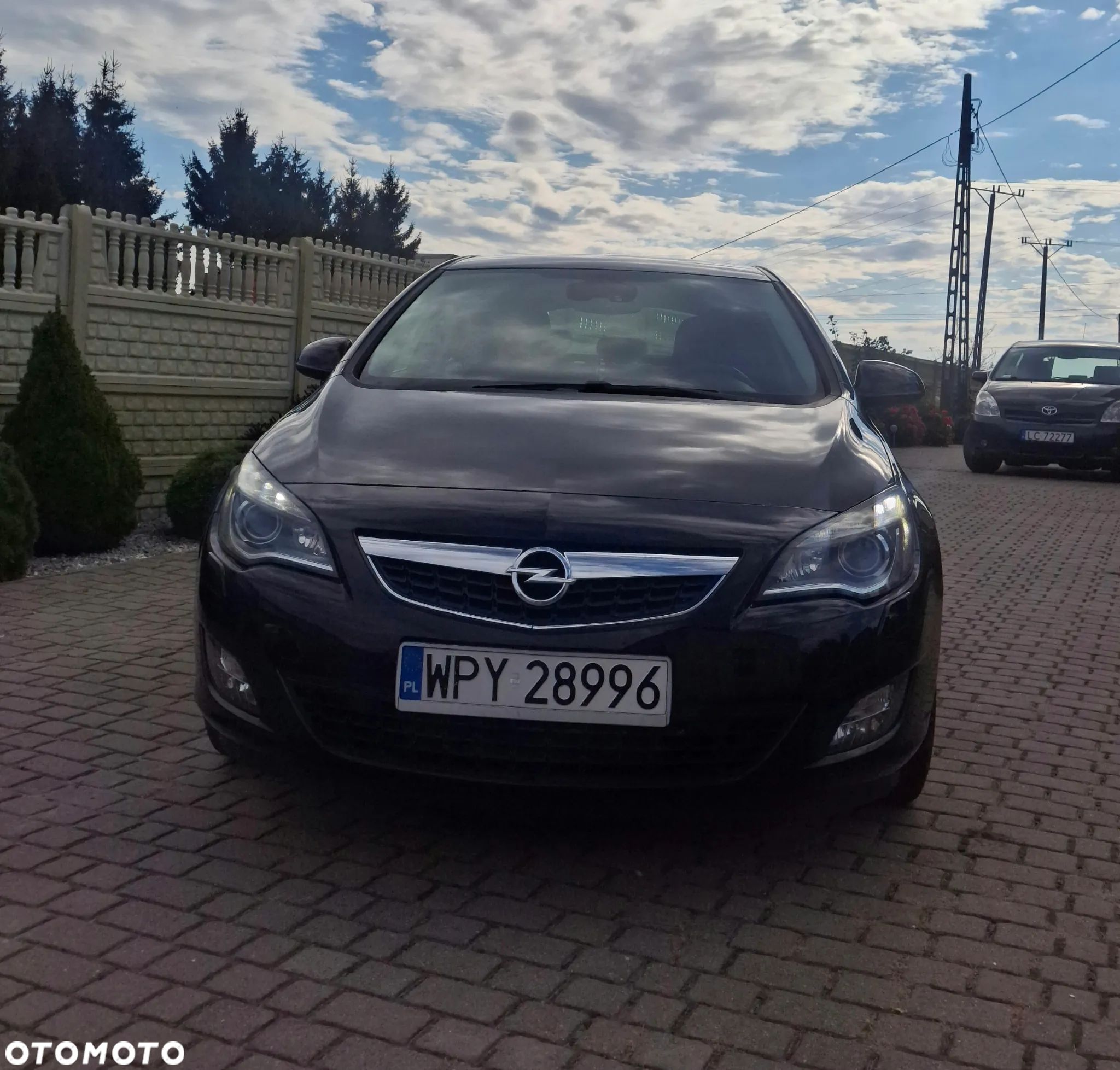 Opel Astra GTC 1.6 Turbo Edition - 1