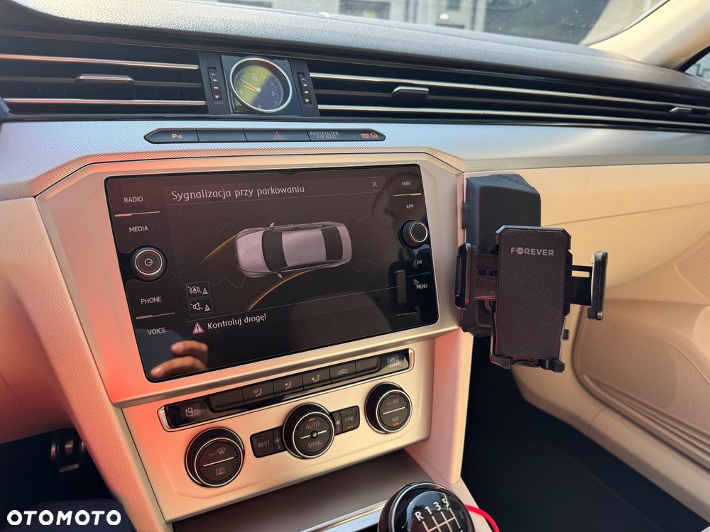 Volkswagen Passat 2.0 TDI SCR Comfortline - 4