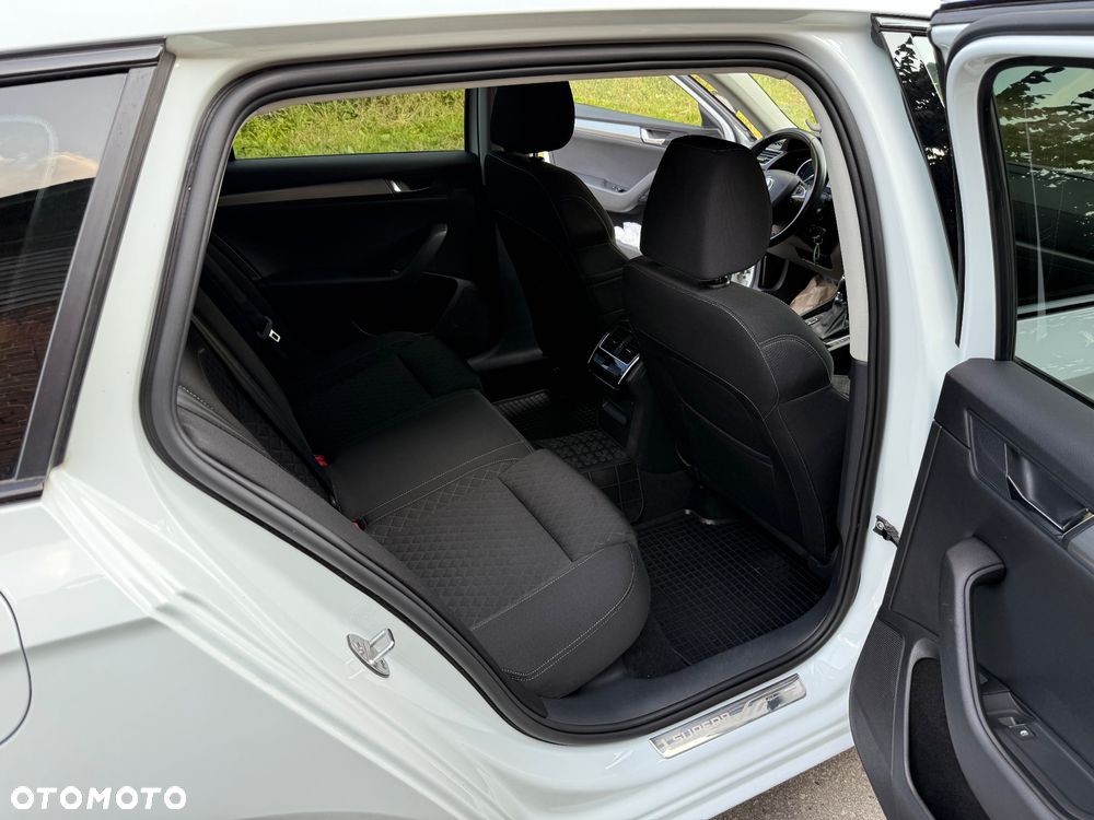 Skoda Superb Combi 2.0 TDI DSG Ambition - 21