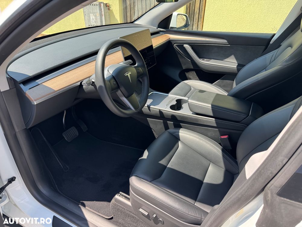 Tesla Model Y - 7