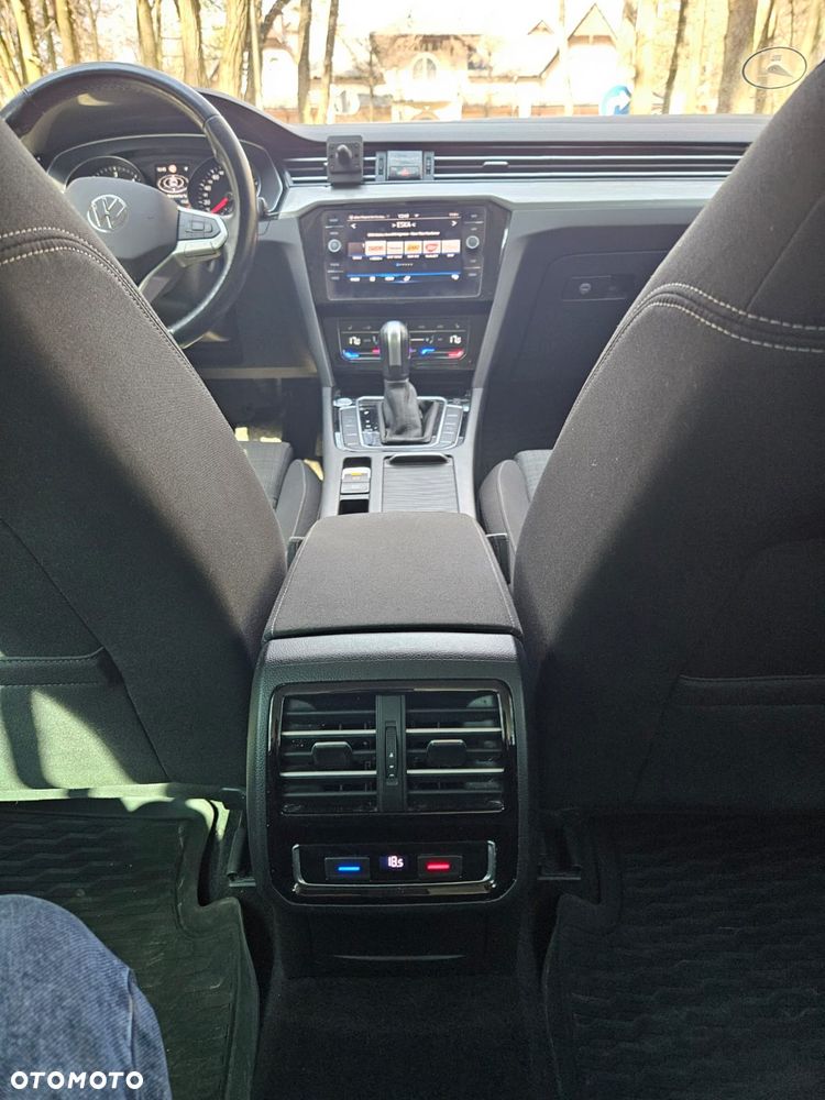 Volkswagen Passat 2.0 TDI SCR DSG Business - 9