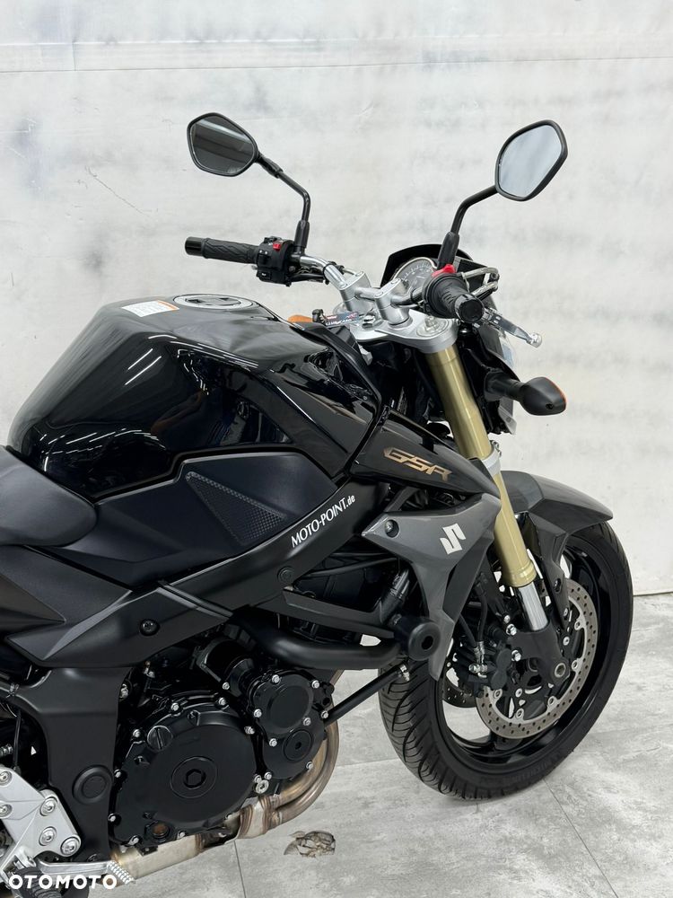 Suzuki GSR - 20