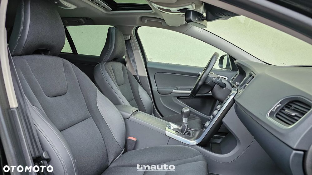 Volvo V60 T4 Kinetic - 24