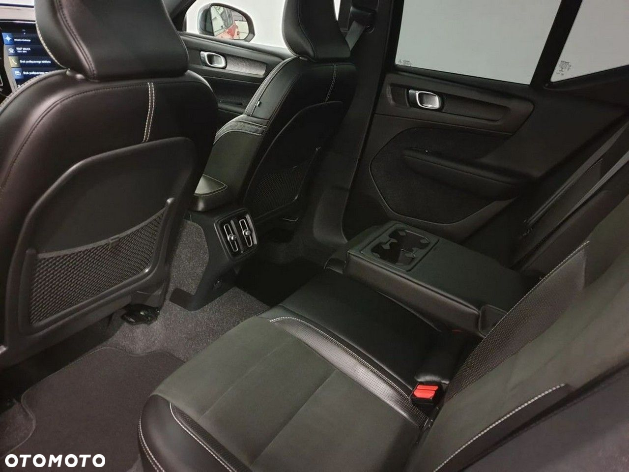 Volvo XC 40 D3 R-Design - 25