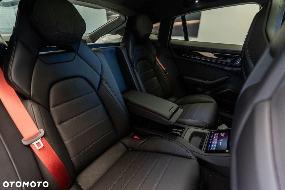 Porsche Panamera GTS - 15