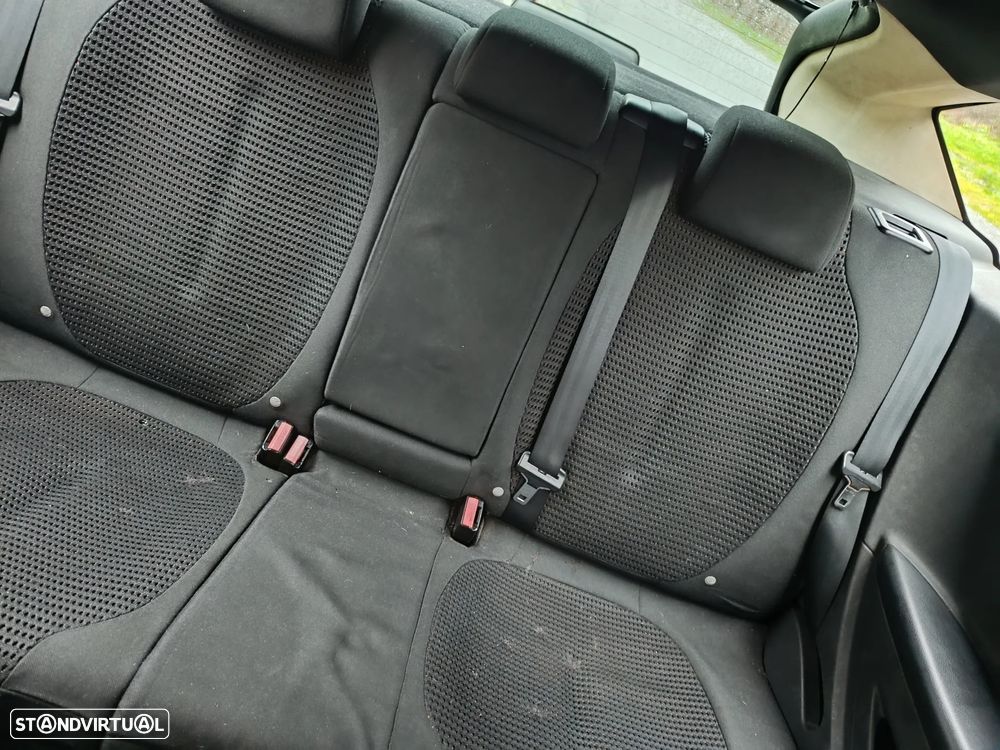 Citroën C4 1.6 HDi 110 VTR - 8