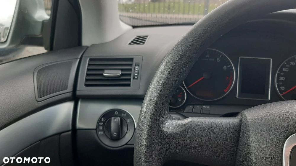 Audi A4 Limousine - 8