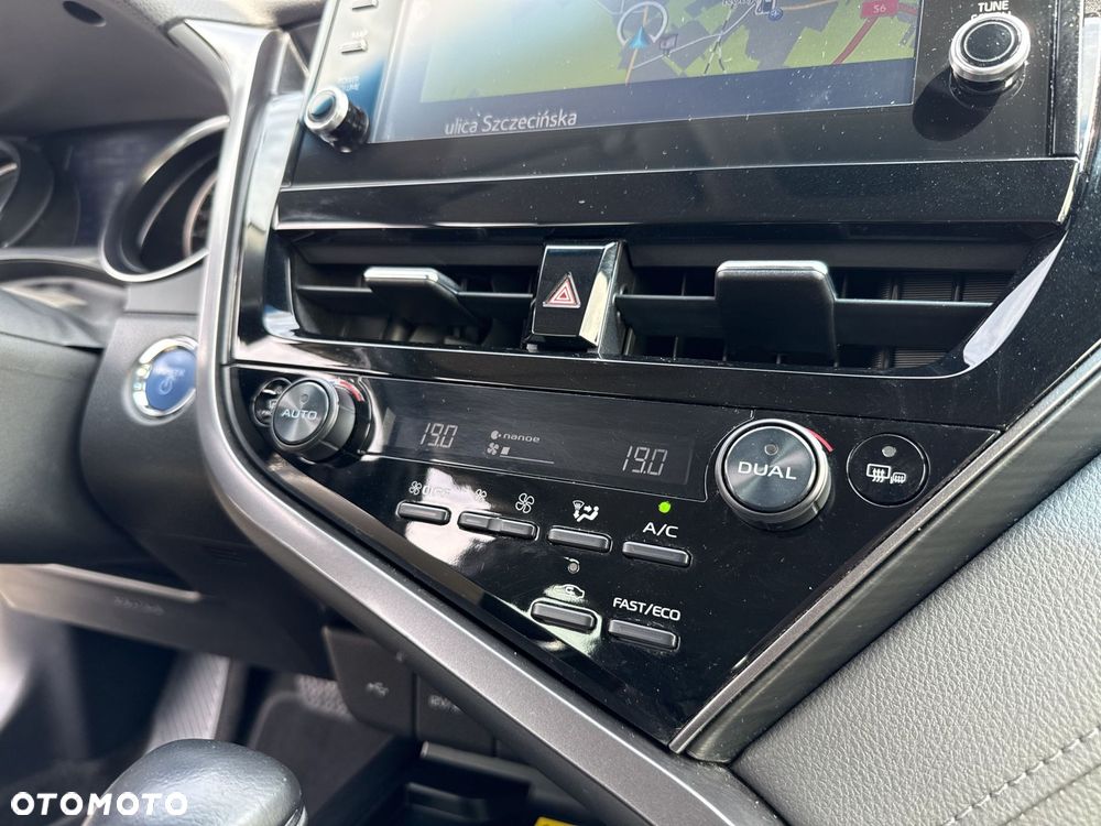 Toyota Camry 2.5 Hybrid Executive CVT - 19